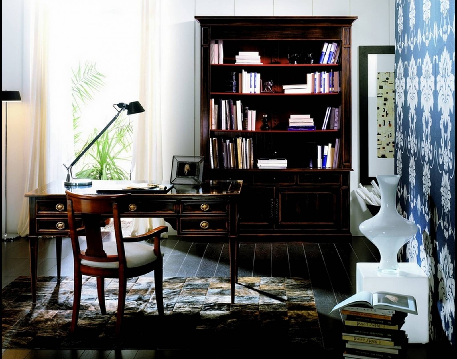 Despacho clásico de madera y estilo Francés y acabado medio envejecido