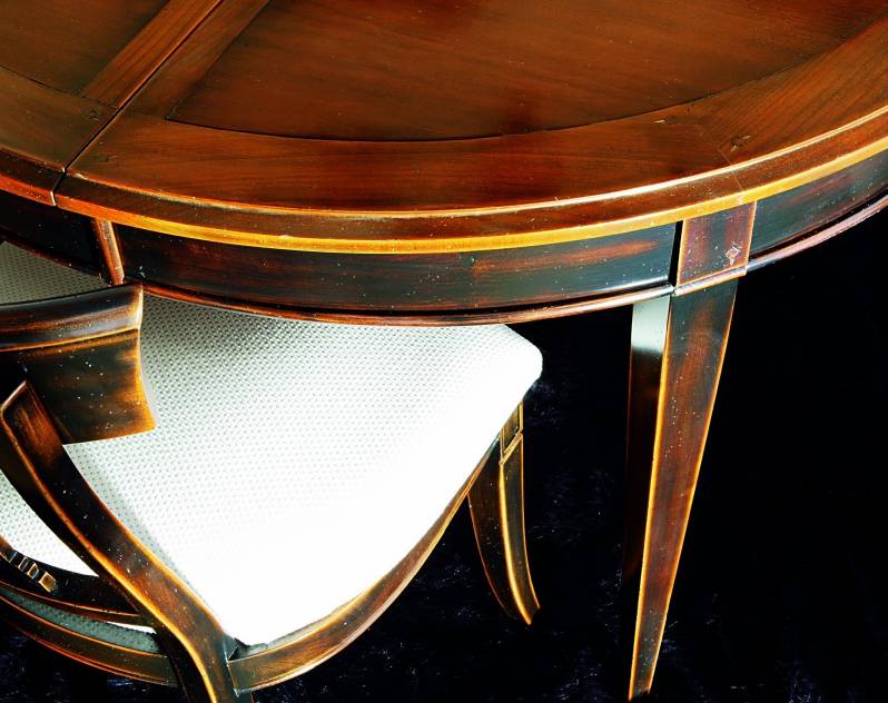 Vitrina mueble de estilo clásico Francés cuatro puertas tres cajones.