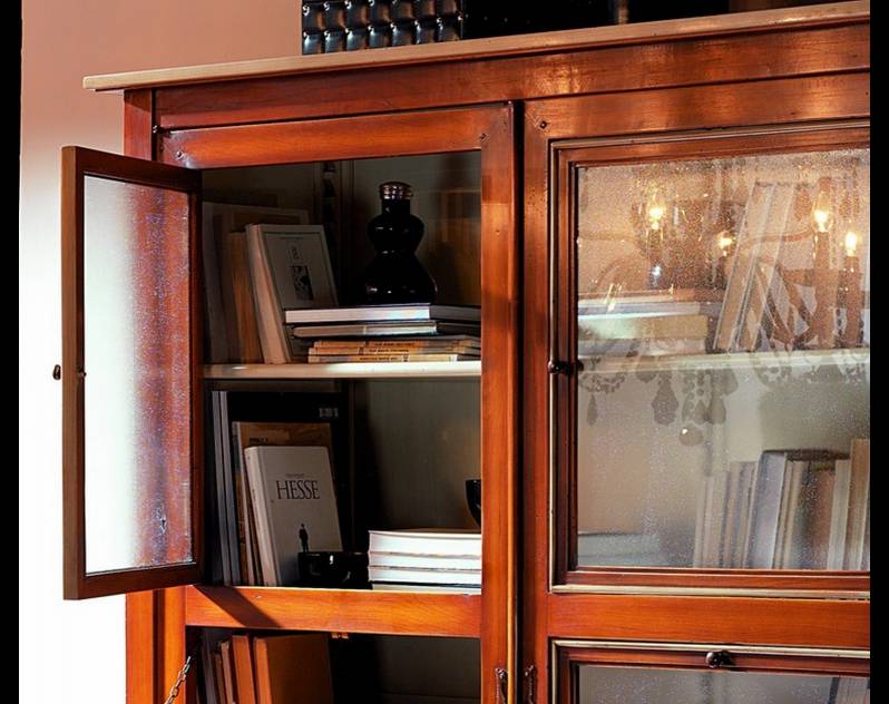 Vitrina Modelo Viena realizada en madera y...