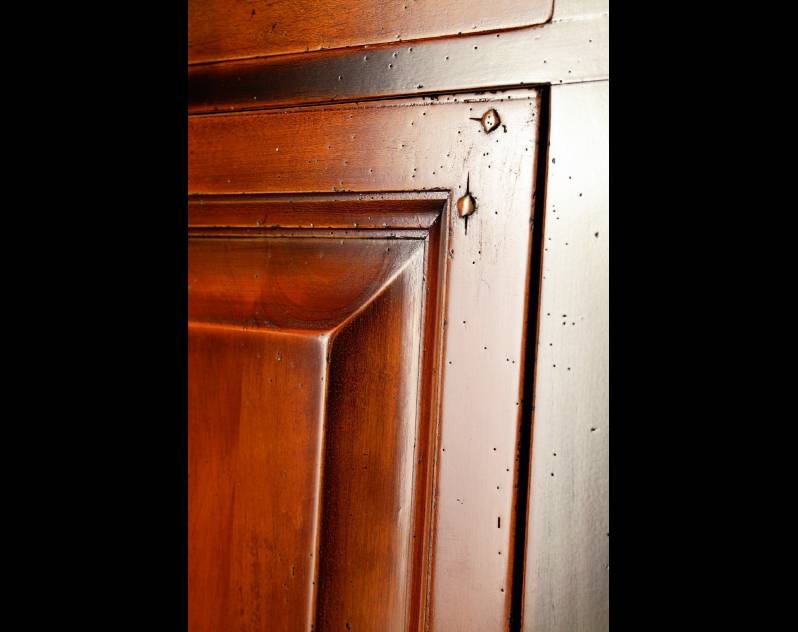 Aparador Modelo París terminado en color Cerezo...