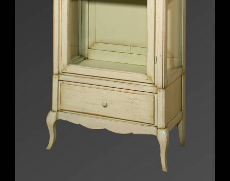 Mueble Vitrina París para espacios pequeños en madera de Cerezo