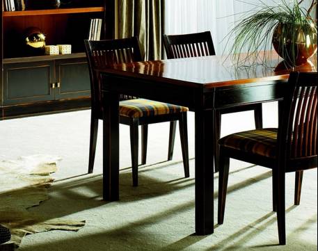 Mesa de Comedor Modelo Viena confeccionada en madera maciza de Cerezo y Tilo 2