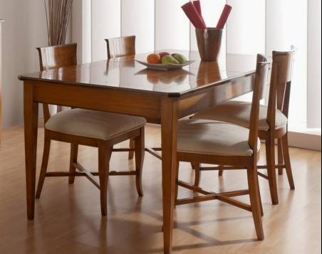 Conjunto Modelo Tívoli 140 cm de Mesa de Comedor con 4 sillas en madera maciza de Cerezo